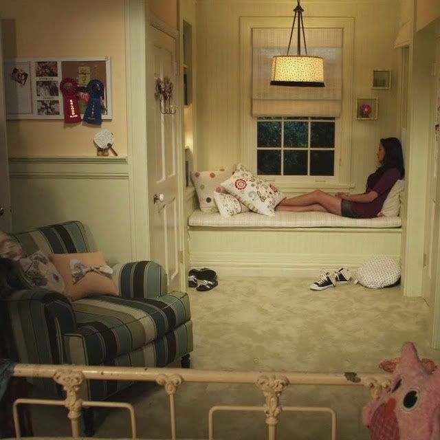 Spencer's bedroom in Pretty little liars 